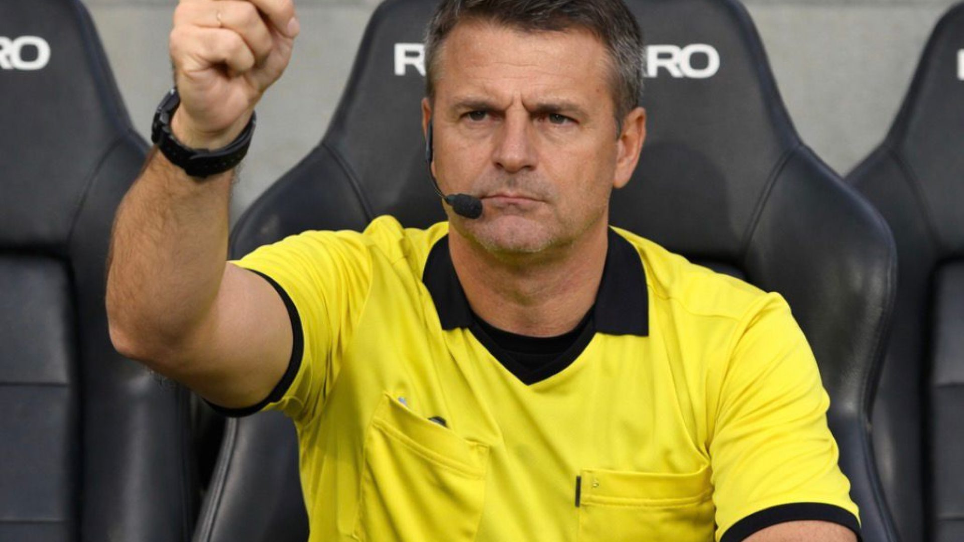 É triste saber que o Brasil lidera na arbitragem da Copa e não terá nenhum técnico. Zero!
