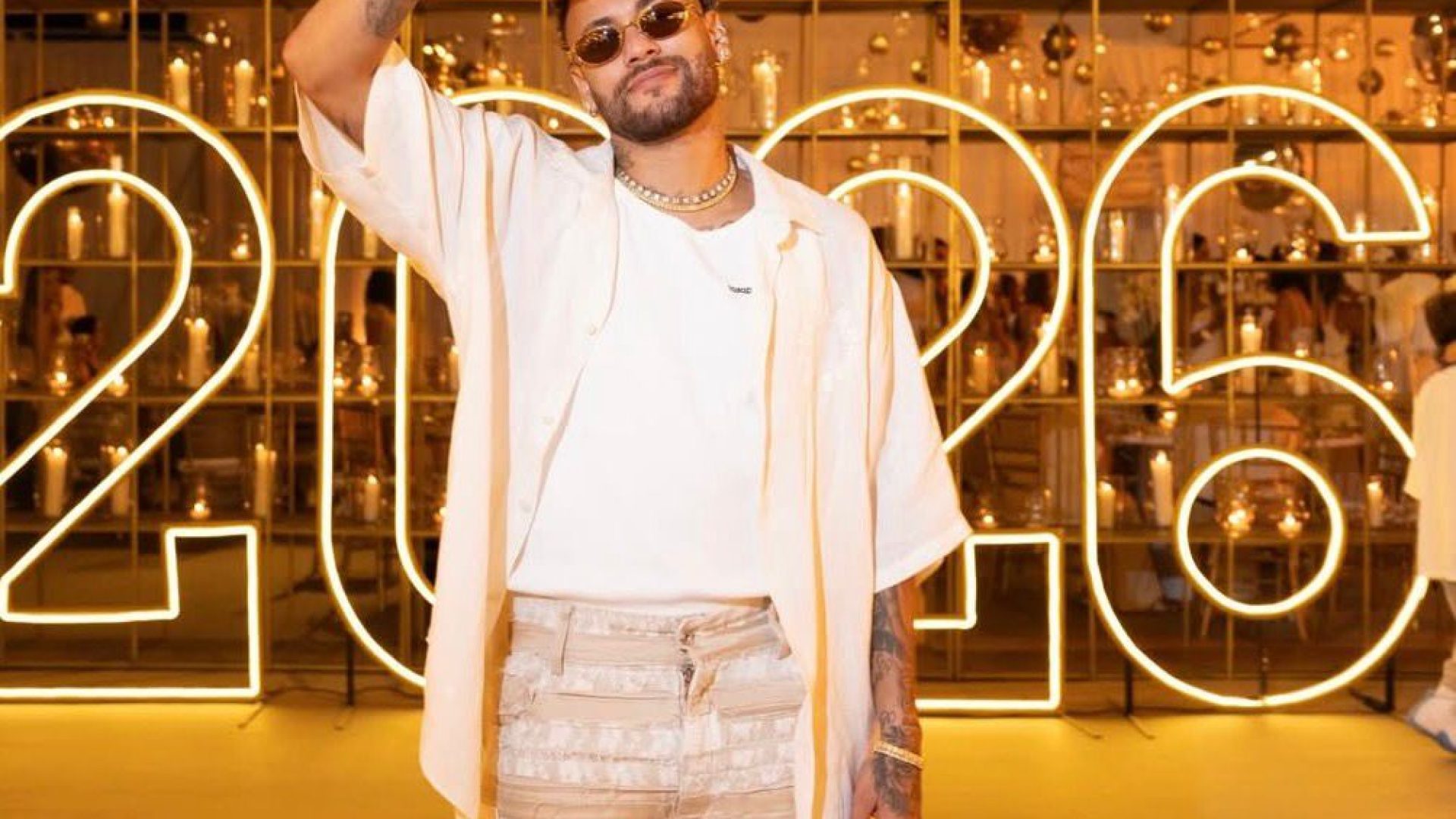 Vídeo: Neymar ostenta sonhos de luxo enquanto o torcedor sonha com gols