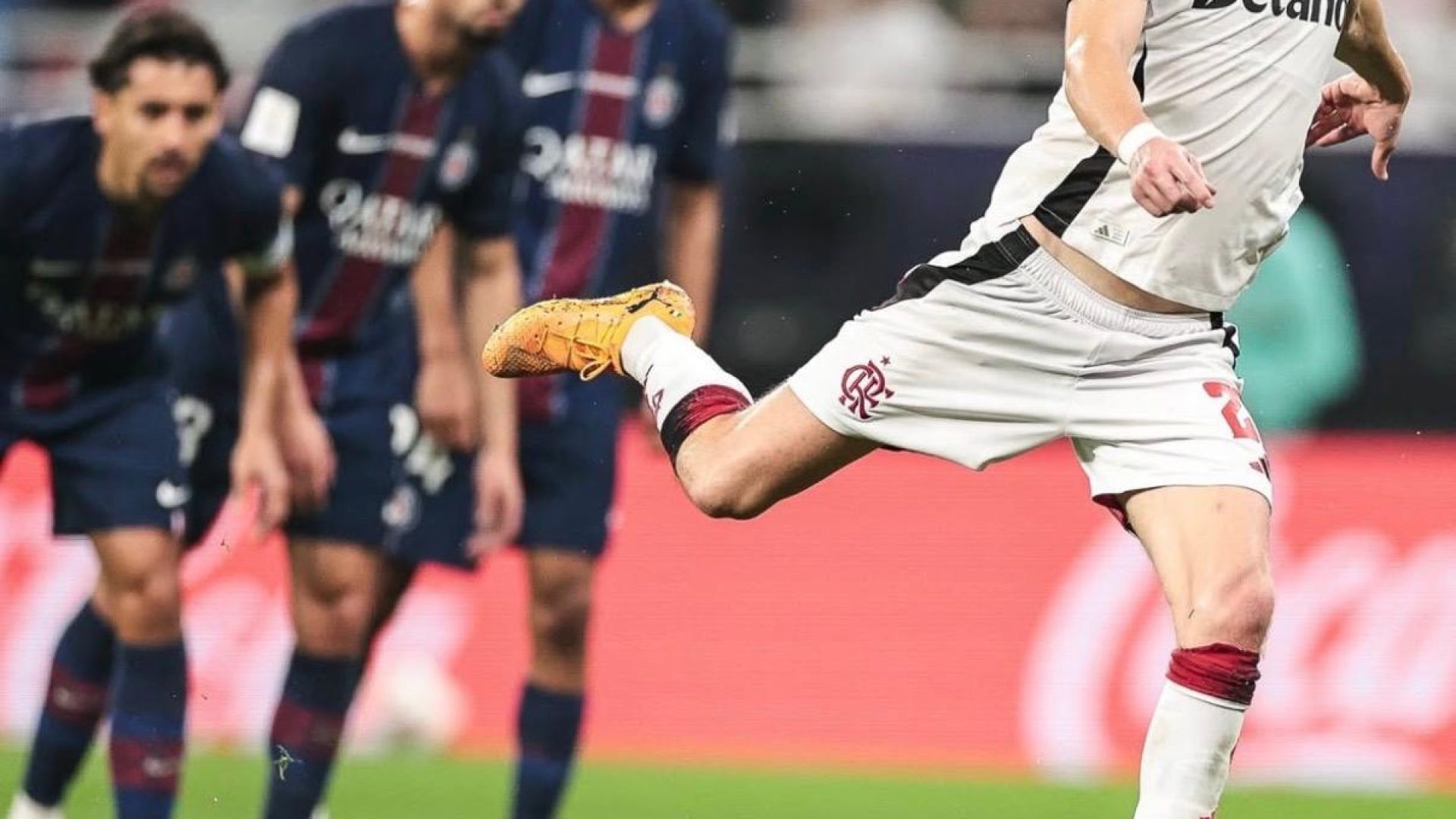 Flamengo perde nos pênaltis para o PSG, mas encerra temporada histórica