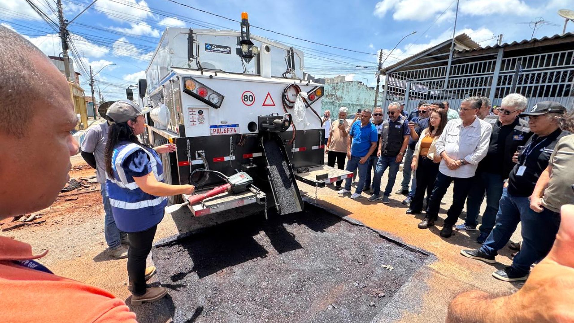 Novacap investe em caminhões térmicos para ampliar ações de manutenção asfáltica