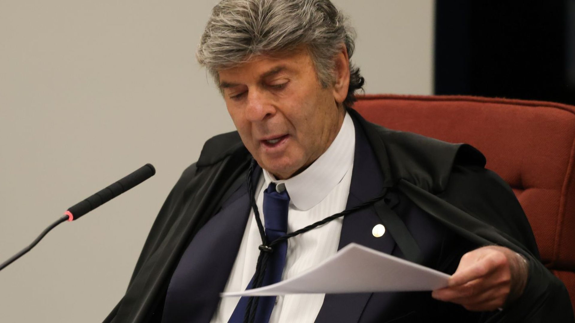 Fux pede vista e suspende julgamento de recurso de Moro no STF