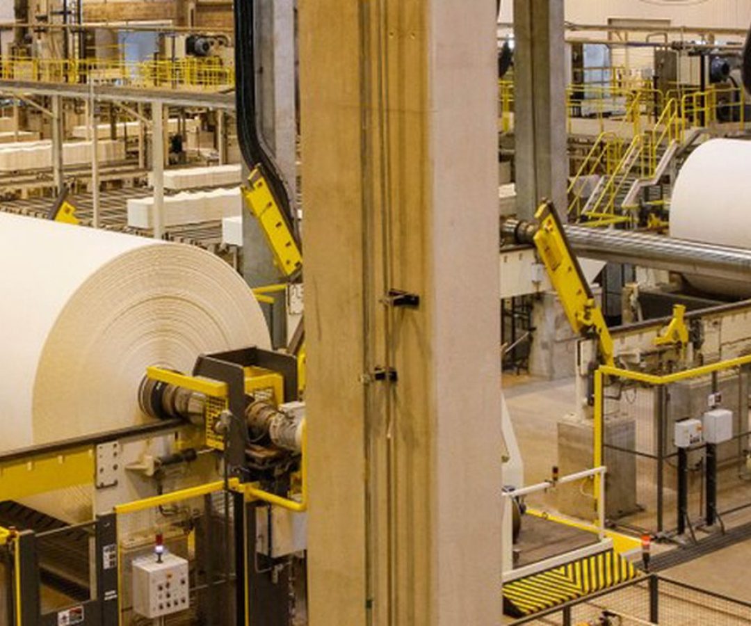 Indústria completa 10 meses de pessimismo, apesar de alta na confiança