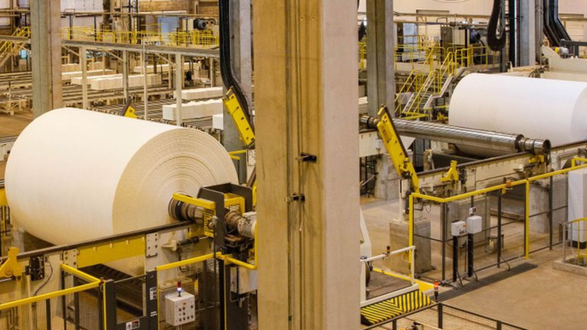 Indústria completa 10 meses de pessimismo, apesar de alta na confiança