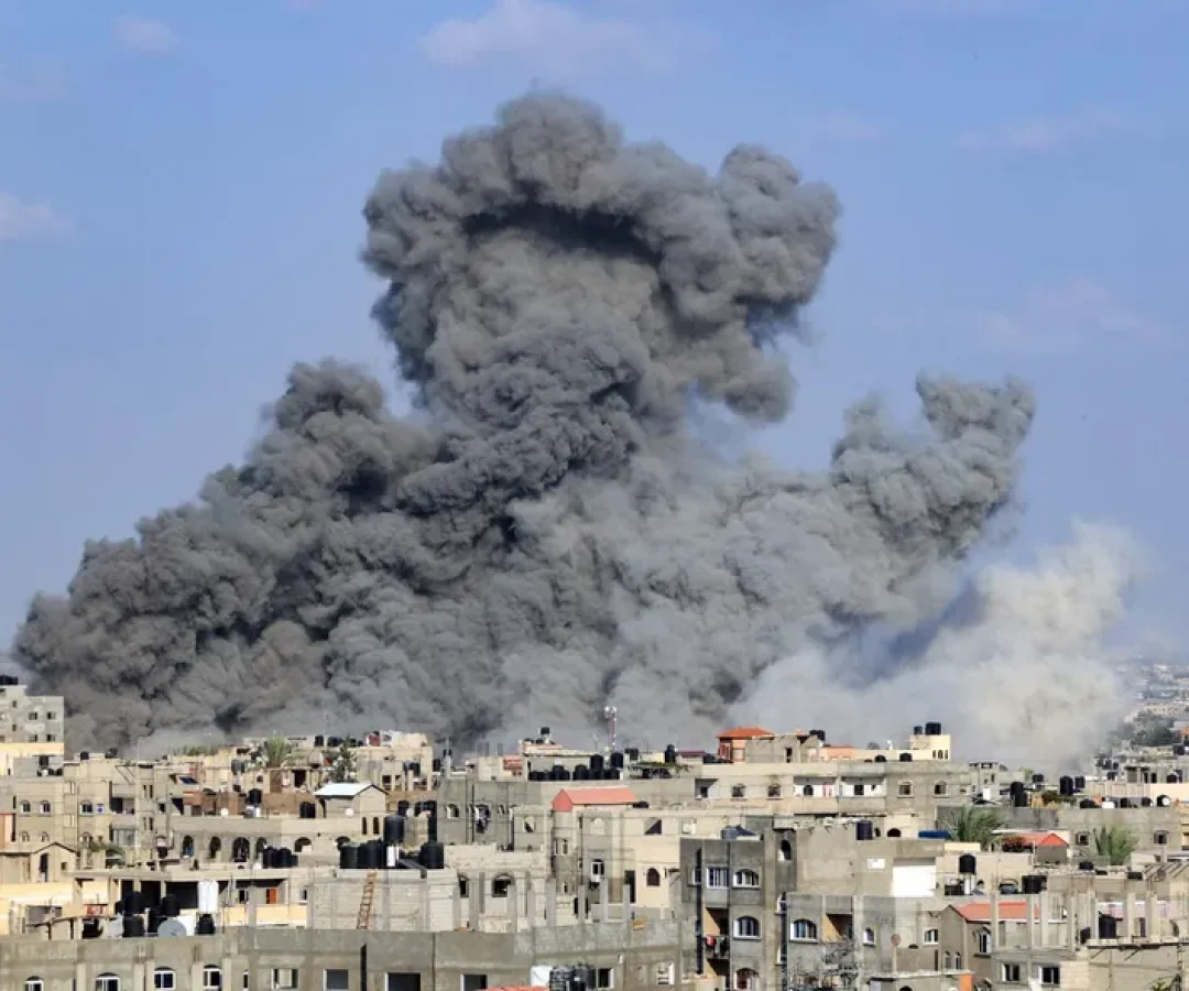 104641486-smoke-billows-during-an-israeli-air-strike-in-rafah-in-the-southern-gaza-strip-on-octo.web_.webp