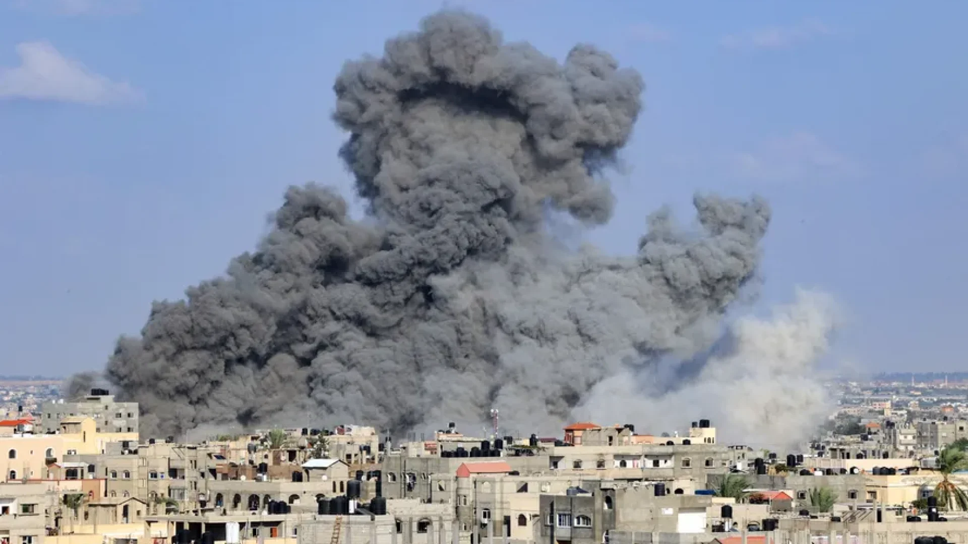 104641486-smoke-billows-during-an-israeli-air-strike-in-rafah-in-the-southern-gaza-strip-on-octo.web_.webp