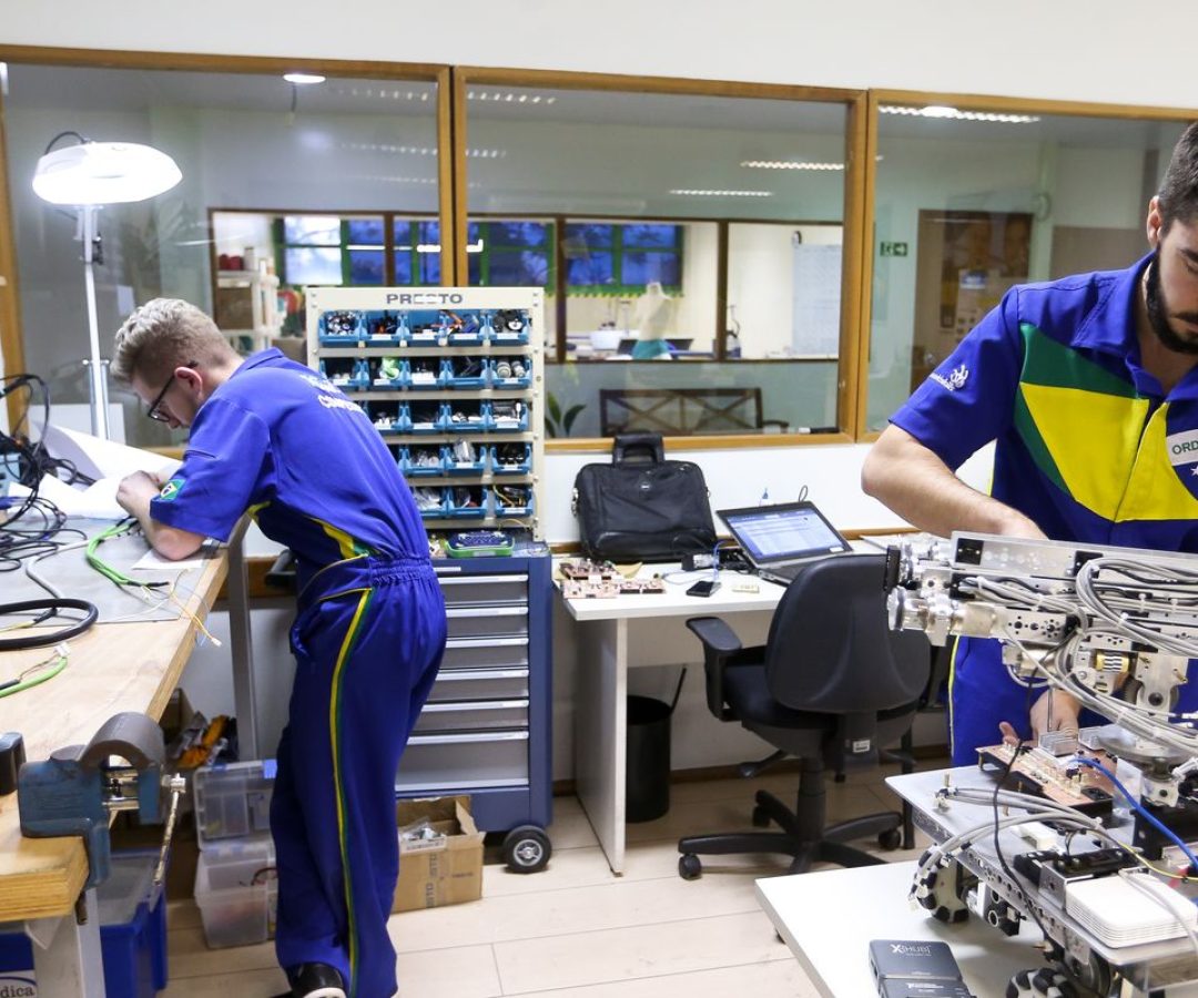 MEC regulamenta programa que fortalece formação profissional