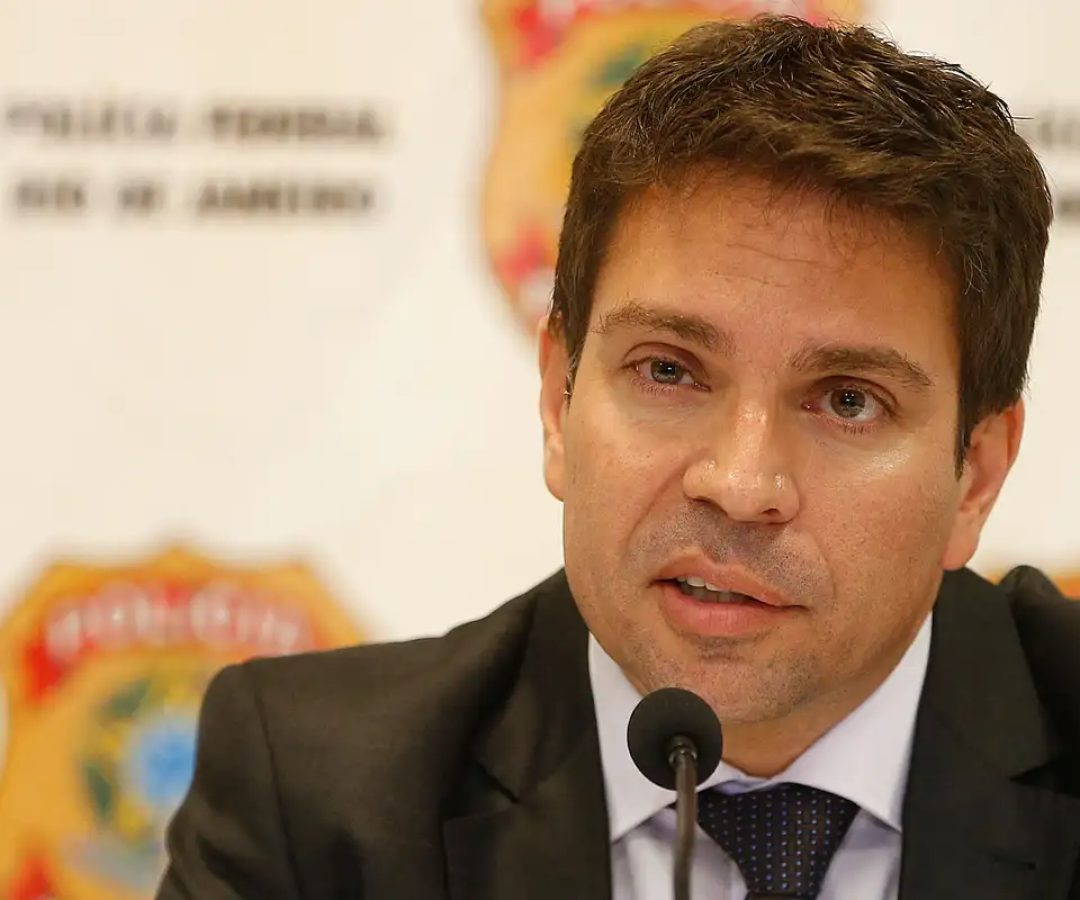 Câmara diz que não foi informada sobre saída de Ramagem do país