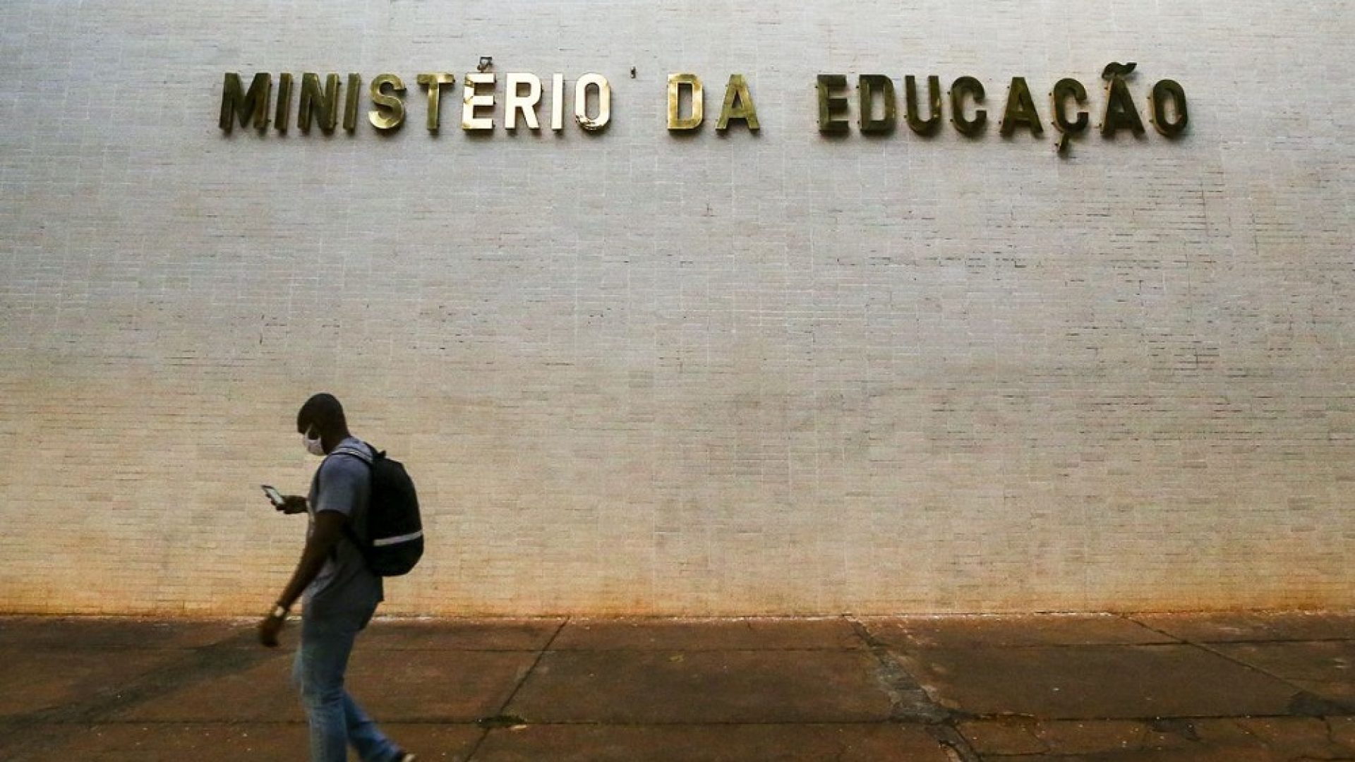 MEC define piso salarial de professores em R$ 5.130,63 para 2026