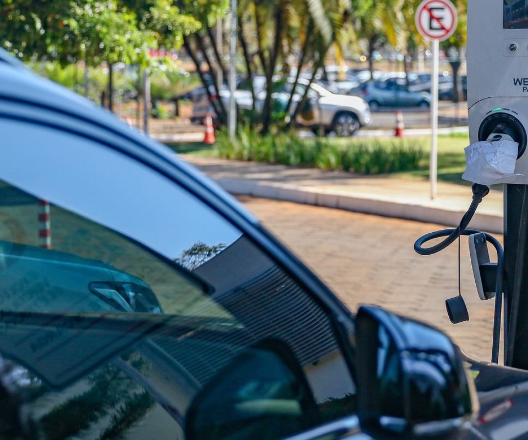 Rio prevê ampliar rede pública de recarga para veículos elétricos