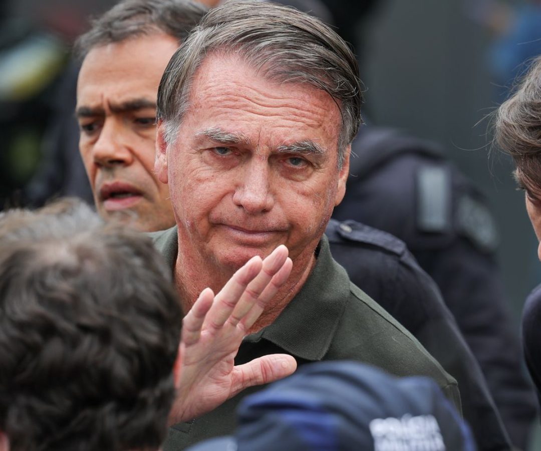 Moraes nega pedido da defesa e mantém prisão domiciliar de Bolsonaro