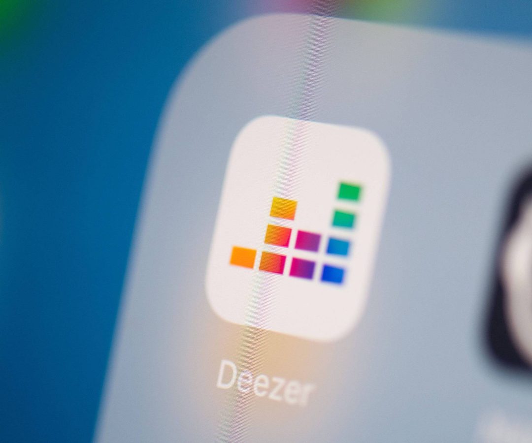 Quase metade das músicas enviadas diariamente são geradas por IA, diz Deezer