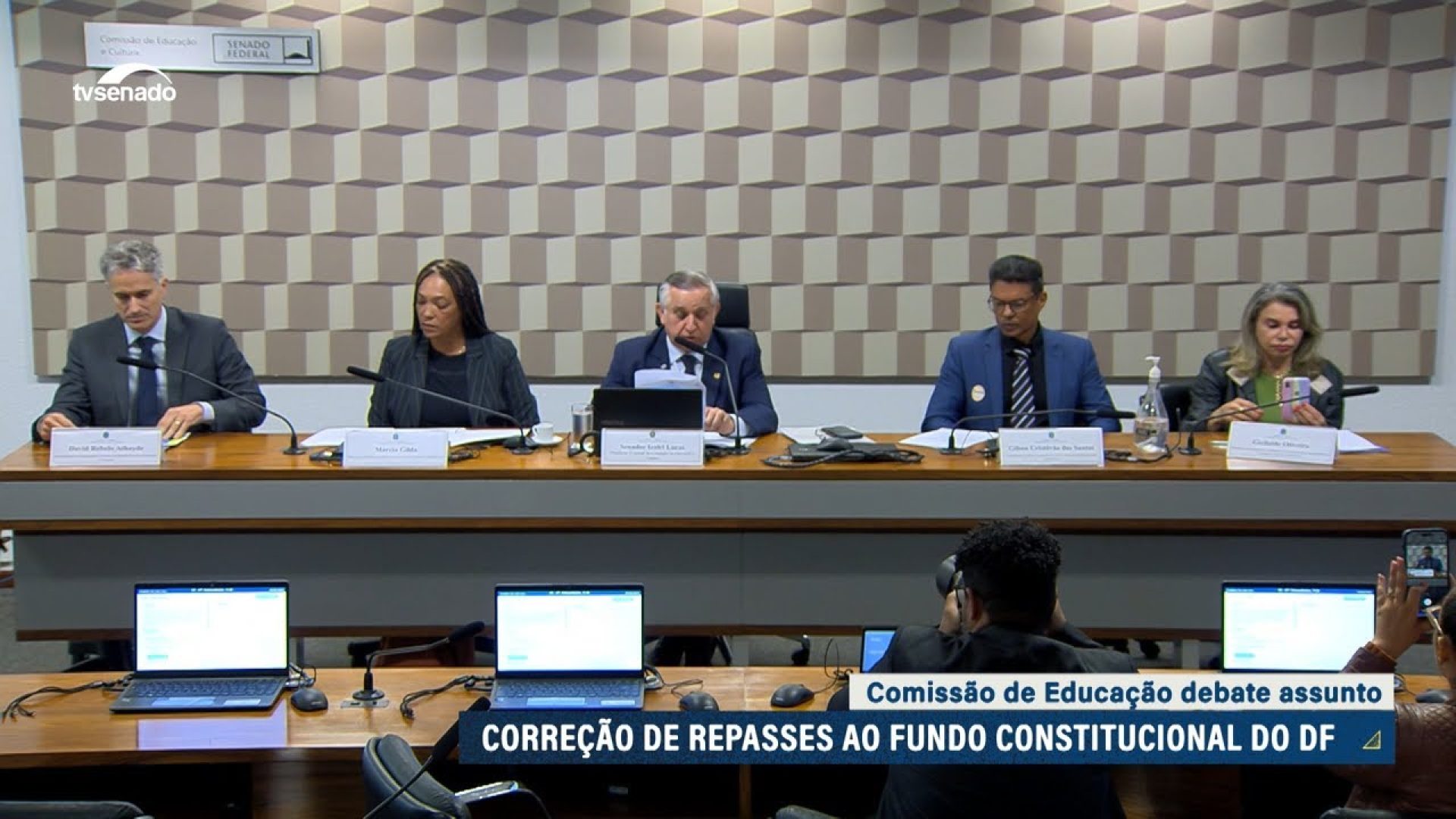 Profissionais da educação pedem correção de verbas do Fundo Constitucional do DF — Senado Notícias