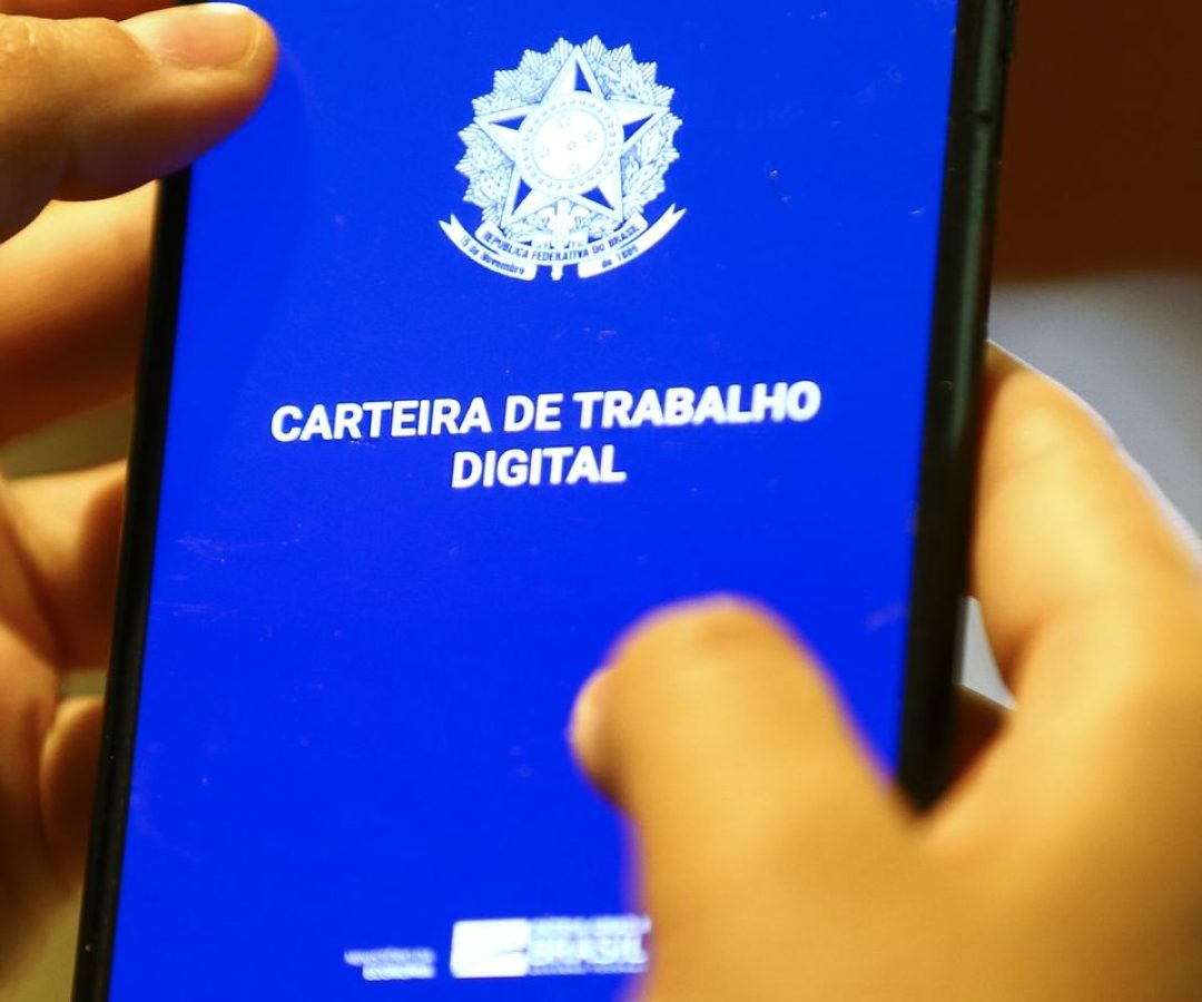 Taxa de desemprego cai para 5,4%, a menor desde 2012