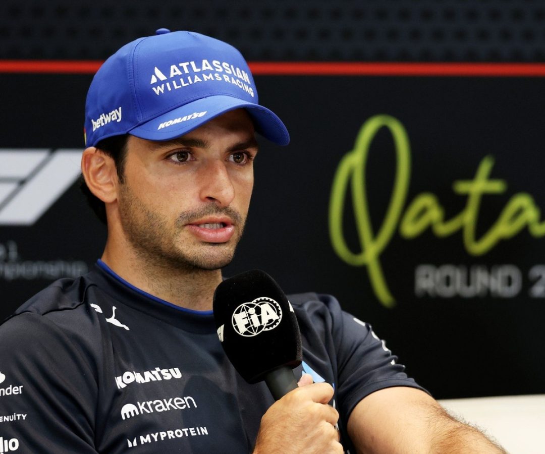 Sainz pede comentaristas de TV entre comissários da F1; entenda