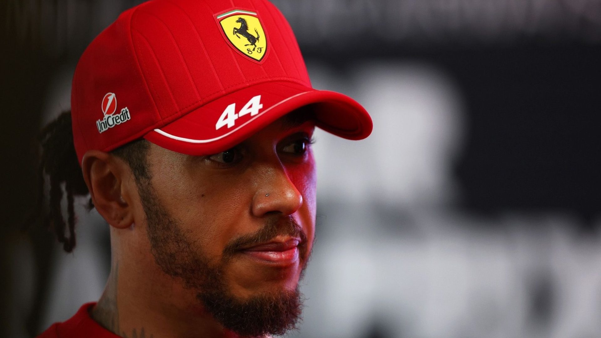 Hamilton e Leclerc tentam explicar desempenho da Ferrari