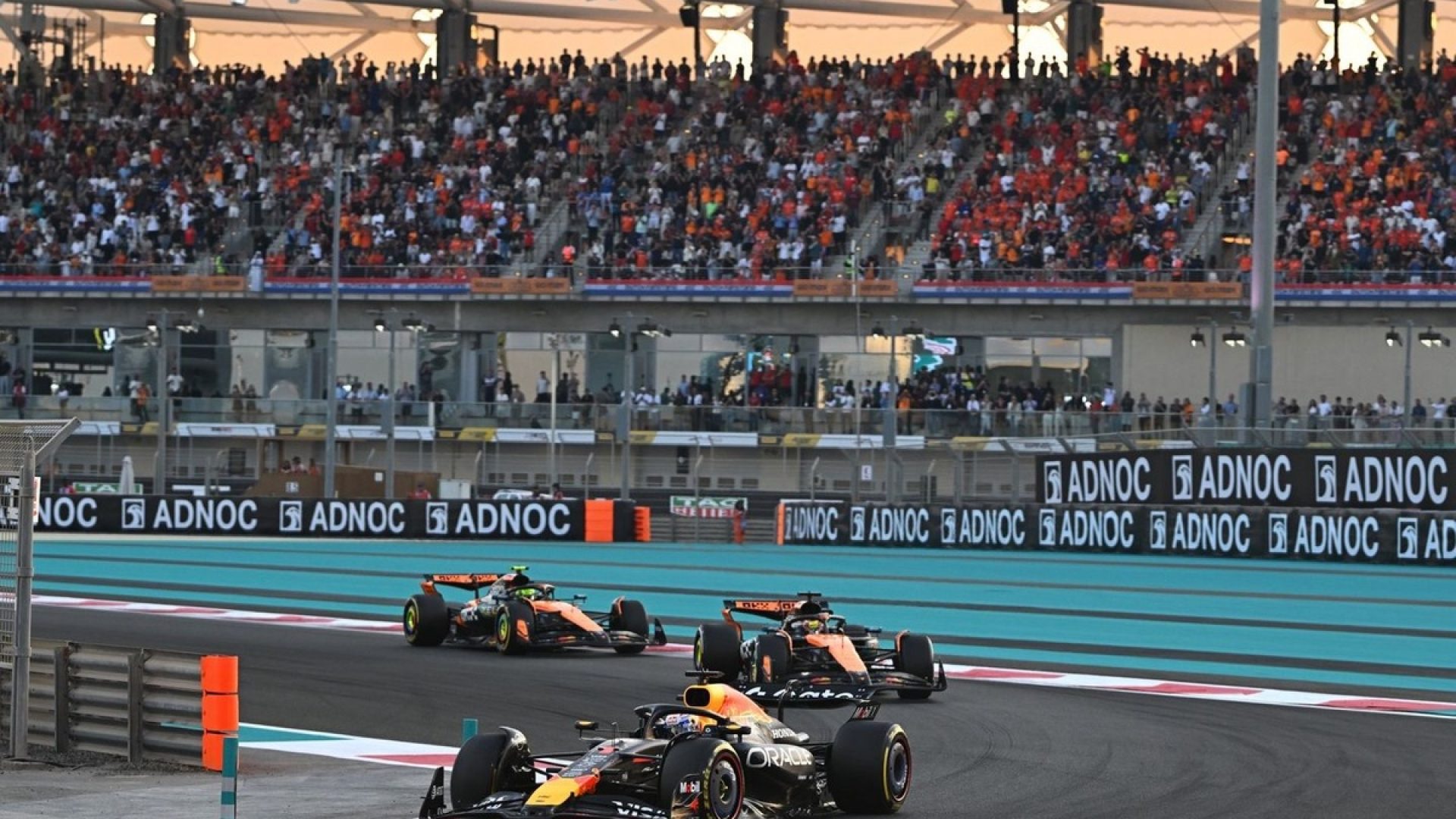 Falta de outro RBR na frente custou título a Verstappen