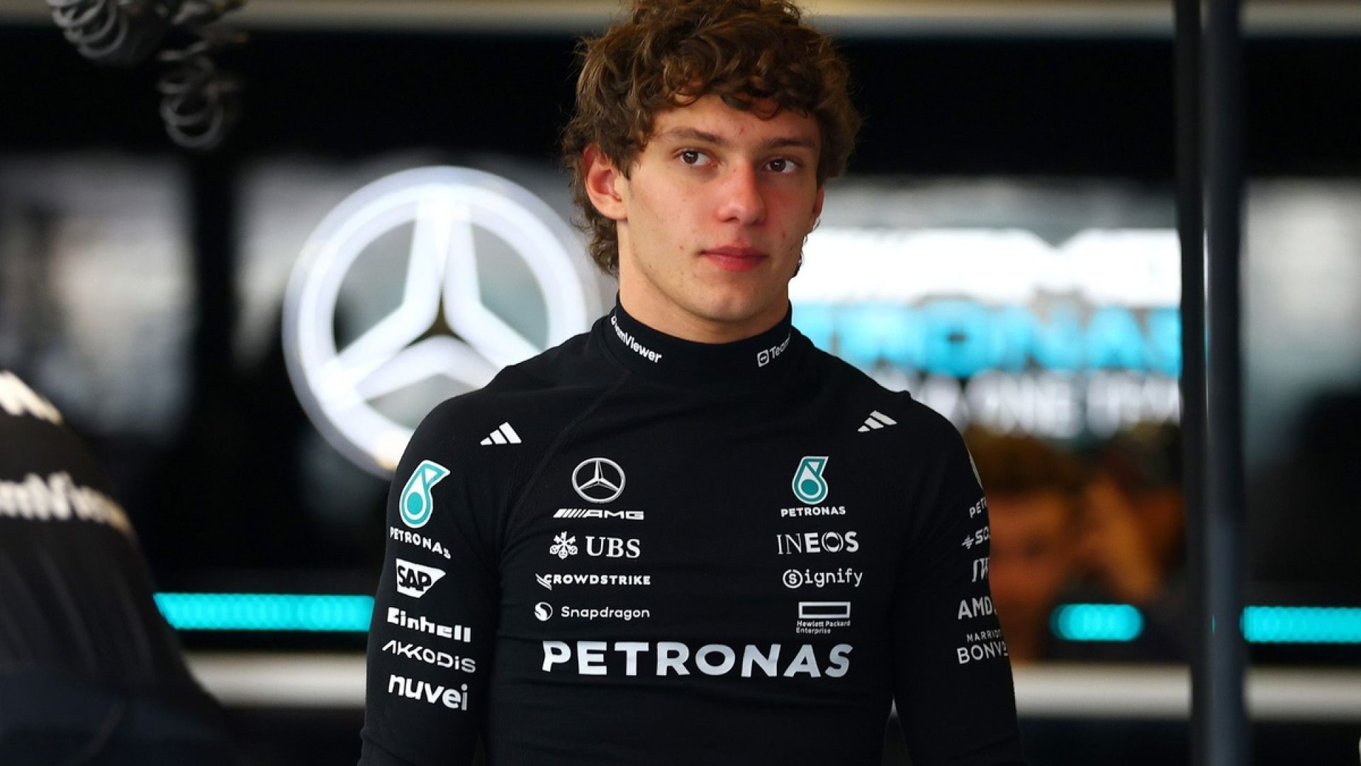 Verstappen conforta Antonelli após pedido de desculpas