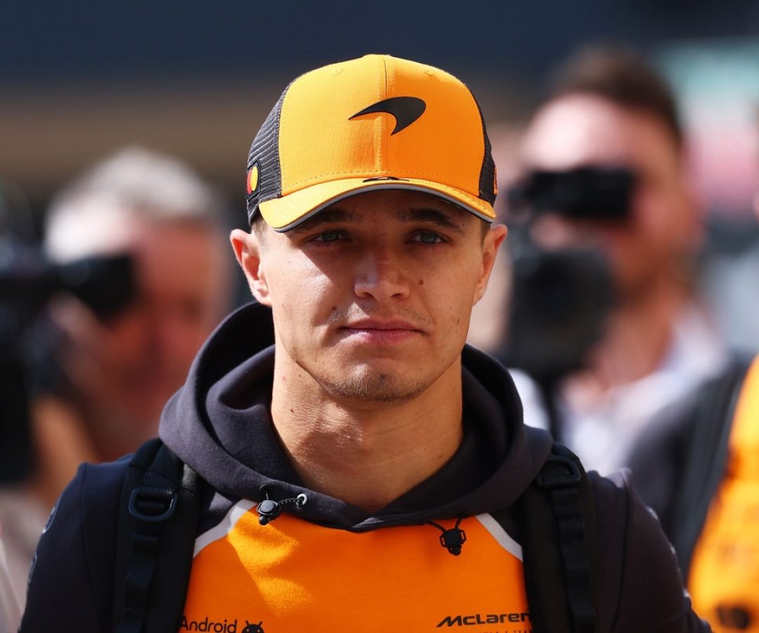 <div class="ms-item__thumb ">
    
<picture class="ms-item__picture ">
                        <source type="image/webp" srcset="https://cdn-6.motorsport.com/images/amp/0o5P7KDY/s200/lando-norris-mclaren.webp 200w, https://cdn-6.motorsport.com/images/amp/0o5P7KDY/s300/lando-norris-mclaren.webp 300w, https://cdn-6.motorsport.com/images/amp/0o5P7KDY/s400/lando-norris-mclaren.webp 400w, https://cdn-6.motorsport.com/images/amp/0o5P7KDY/s500/lando-norris-mclaren.webp 500w, https://cdn-6.motorsport.com/images/amp/0o5P7KDY/s600/lando-norris-mclaren.webp 600w, https://cdn-6.motorsport.com/images/amp/0o5P7KDY/s700/lando-norris-mclaren.webp 700w, https://cdn-6.motorsport.com/images/amp/0o5P7KDY/s800/lando-norris-mclaren.webp 800w, https://cdn-6.motorsport.com/images/amp/0o5P7KDY/s900/lando-norris-mclaren.webp 900w, https://cdn-6.motorsport.com/images/amp/0o5P7KDY/s1000/lando-norris-mclaren.webp 1000w, https://cdn-6.motorsport.com/images/amp/0o5P7KDY/s1100/lando-norris-mclaren.webp 1100w, https://cdn-6.motorsport.com/images/amp/0o5P7KDY/s1200/lando-norris-mclaren.webp 1200w" sizes="200px"></source>
                    <source type="image/jpeg" srcset="https://cdn-6.motorsport.com/images/amp/0o5P7KDY/s200/lando-norris-mclaren.jpg 200w, https://cdn-6.motorsport.com/images/amp/0o5P7KDY/s300/lando-norris-mclaren.jpg 300w, https://cdn-6.motorsport.com/images/amp/0o5P7KDY/s400/lando-norris-mclaren.jpg 400w, https://cdn-6.motorsport.com/images/amp/0o5P7KDY/s500/lando-norris-mclaren.jpg 500w, https://cdn-6.motorsport.com/images/amp/0o5P7KDY/s600/lando-norris-mclaren.jpg 600w, https://cdn-6.motorsport.com/images/amp/0o5P7KDY/s700/lando-norris-mclaren.jpg 700w, https://cdn-6.motorsport.com/images/amp/0o5P7KDY/s800/lando-norris-mclaren.jpg 800w, https://cdn-6.motorsport.com/images/amp/0o5P7KDY/s900/lando-norris-mclaren.jpg 900w, https://cdn-6.motorsport.com/images/amp/0o5P7KDY/s1000/lando-norris-mclaren.jpg 1000w, https://cdn-6.motorsport.com/images/amp/0o5P7KDY/s1100/lando-norris-mclaren.jpg 1100w, https://cdn-6.motorsport.com/images/amp/0o5P7KDY/s1200/lando-norris-mclaren.jpg 1200w" sizes="200px"></source>
            
    <img loading="lazy" width="200" height="133" class="ms-item__img ms-item__img--3_2 " src="https://cdn-1.motorsport.com/images/amp/0o5P7KDY/s200/lando-norris-mclaren.jpg" alt='Norris detalha planos para férias: "Esquecer que eu corro na F1"'>
    </picture>
    <div class="ms-item__thumb-info">
        <p class="ms-item__thumb-title">
            Norris detalha planos para férias: "Esquecer que eu corro na F1"        </p>
    </div>

    <div class="ms-item__thumb-info-top">
        
                    
<div class="msnt-badge font-secondary font-bold inline-flex uppercase items-center gap-1 msnt-badge--default msnt-badge--sm -skew-x-3 ms-item__thumb-series !hidden">
    
    <span class="skew-x-3 -mt-0.5">Fórmula 1</span>
</div>            </div>

    
    </div>    
    
    <div class="ms-item__info">
        <div class="ms-item__info-top">
            <div class="ms-item__info-conditional ms-item__info-conditional--prime">
                            </div>

                                                <span class="ms-item__series ms-item__series--ultra-short">F1</span>
                
                <span class="ms-item__series ms-item__series--title">Fórmula 1</span>
            
                            <div class="ms-item__info-conditional">
                                    </div>
            
            <span class="ms-item__icon--trending" data-count-type="trending">
                <svg>
                    <use xlink:href="/design/dist/critical/icons/sprite-common-1-3d95249d302790eb176ee8318a65f93e.svg#ms-hot"></use>
                </svg>
            </span>

                        <time class="ms-item__date " datetime="2025-12-11T13:37:14Z">
                17 h            </time>
                    </div>

        
                <div class="ms-item__title">Norris detalha planos para férias: "Esquecer que eu corro na F1"</div>

        
            </div>