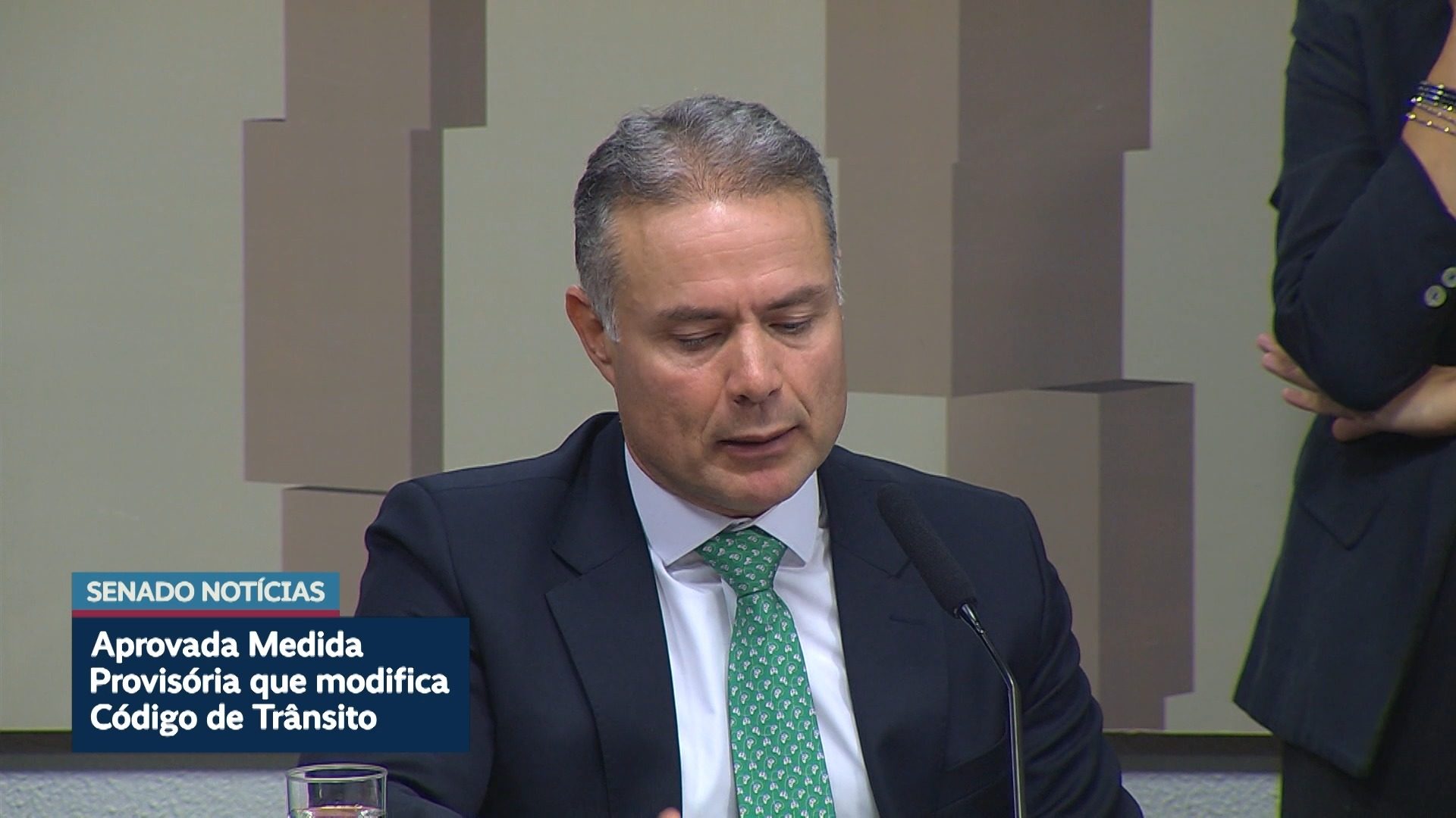 Comissão aprova medida que permite renovação automática da CNH — Senado Notícias