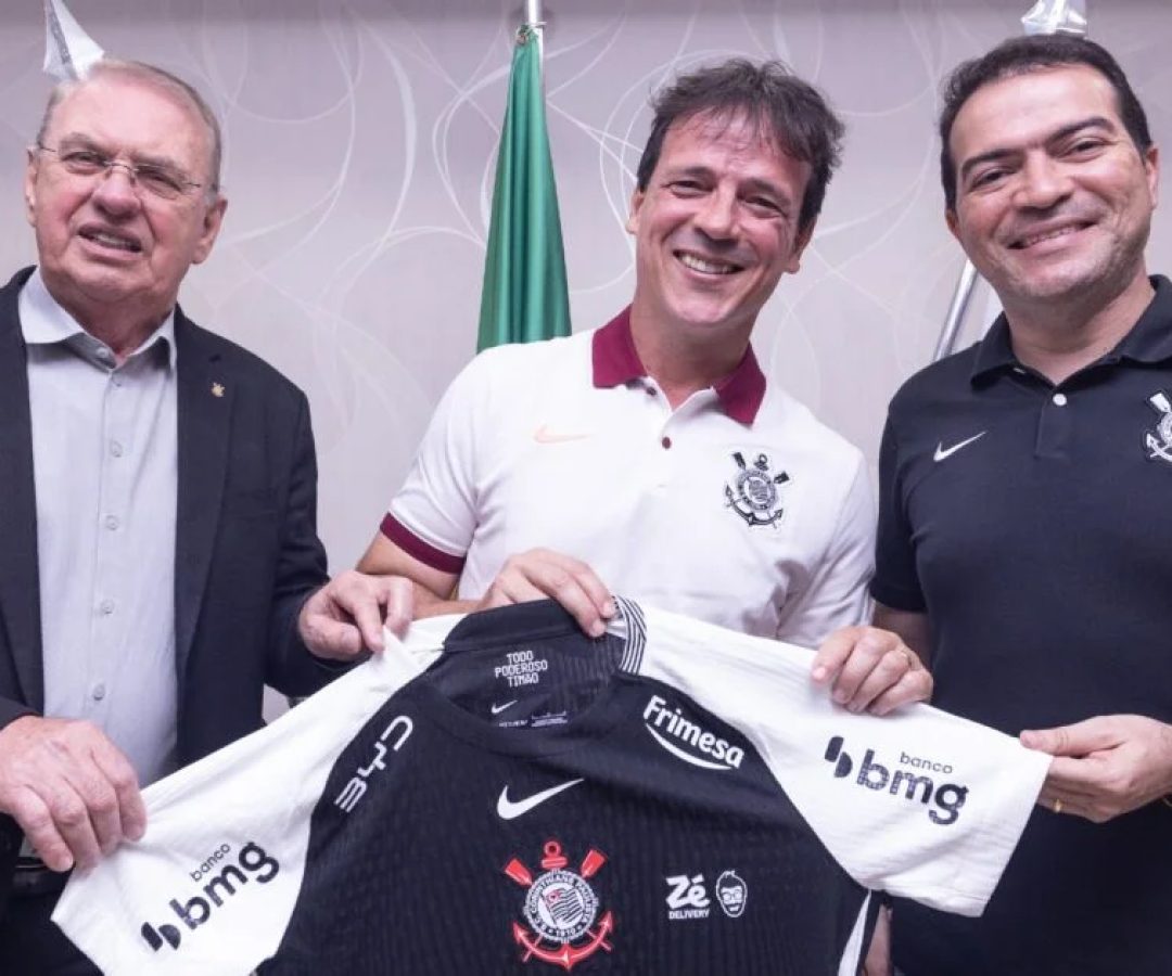 Corinthians confirma Fernando Diniz como novo técnico após demissão de Dorival