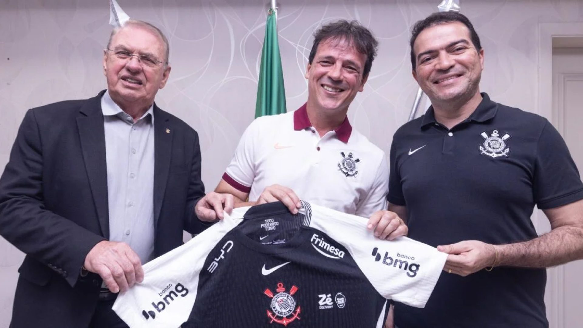 Corinthians confirma Fernando Diniz como novo técnico após demissão de Dorival