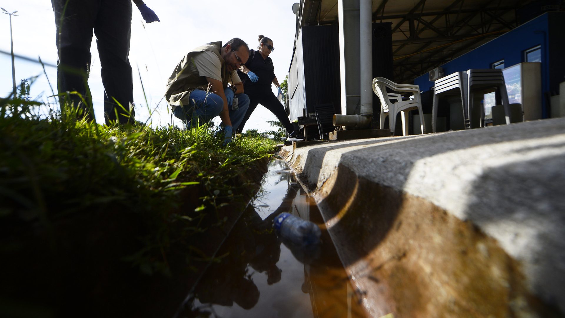 Ação conjunta combate dengue e fiscaliza higiene em quiosques no Aeroporto de Brasília