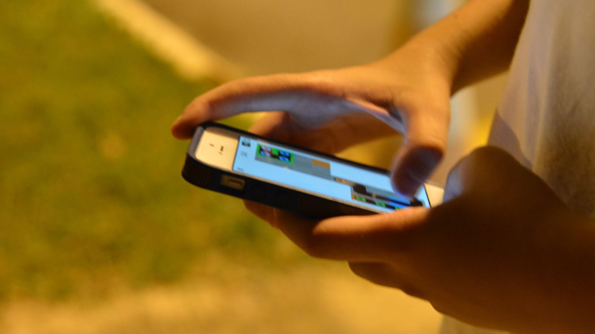 Rolagem infinita será proibida ao público infantil nas redes