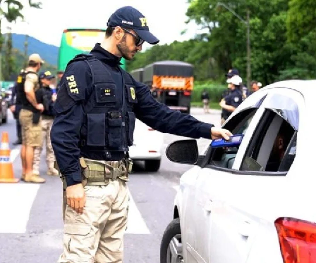 No esforço de fiscalização, a PRF abordou 5,48 milhões de pessoas e fiscalizou 4,67 milhões de veículos -  (crédito: Divulgação / PRF)