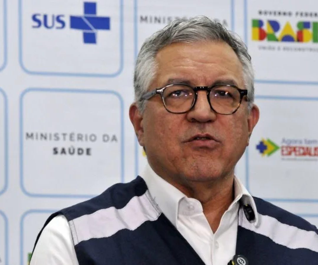 Padilha, que também é médico, confirmou que os destilados podem ser consumidos normalmente, porém desde que os usuários tenham certeza da origem das bebidas -  (crédito:  Marcelo Ferreira/CB/D.A Press)