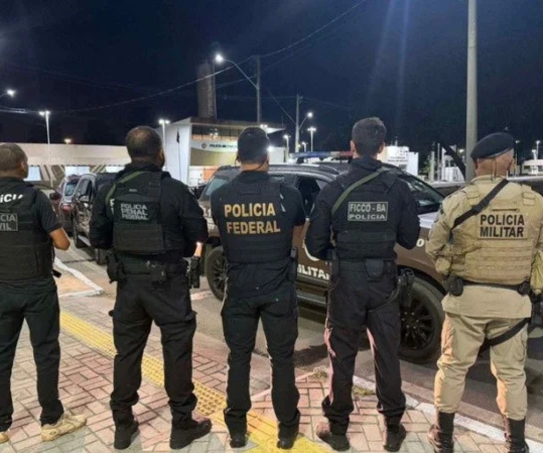 PF mira facções e cumpre 112 mandados de prisão em 15 estados