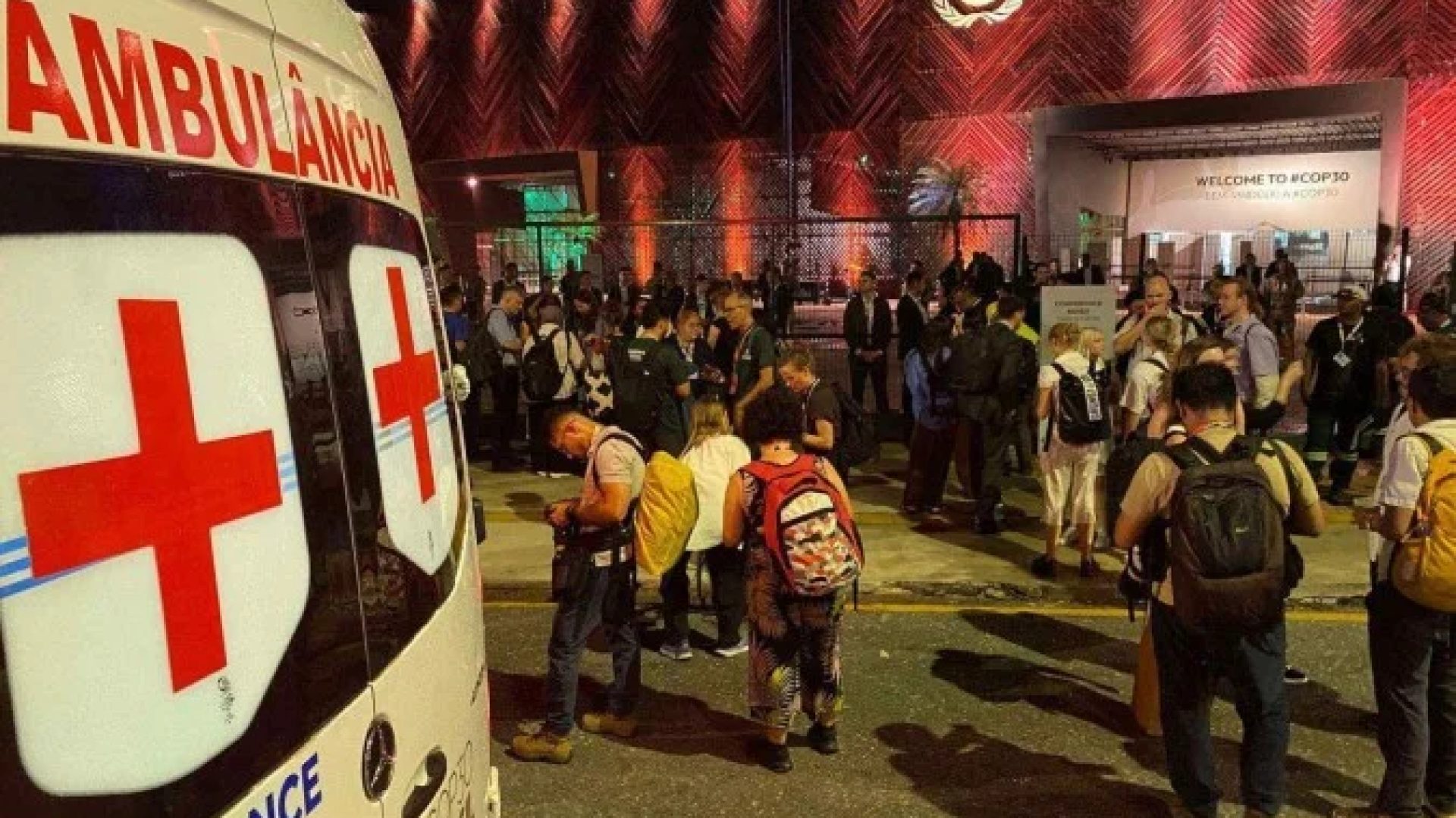 Após a ocorrência, alguns locais foram bloqueados por seguranças -  (crédito: BBC)
