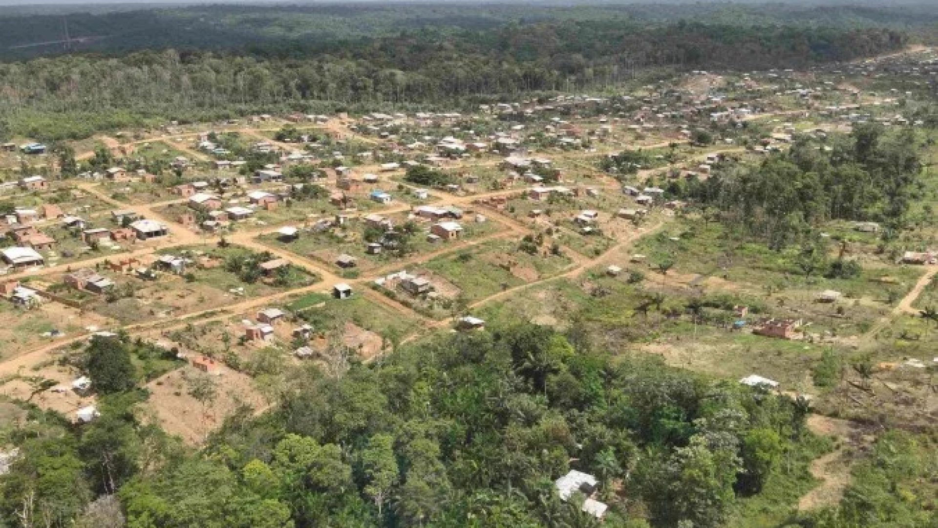 Área desmatada recebeu novas ocupações no Oiapoque; moradores chegam na esperança dos recursos do petróleo -  (crédito: Uesclei Costa)