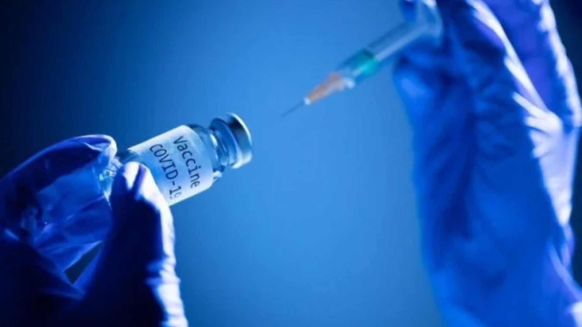 Negacionistas antivax avançaram nas redes sociais durante o governo Bolsonaro e, hoje, fazem da desinformação uma forma de ganhar dinheiro -  (crédito: JOEL SAGET / AFP)