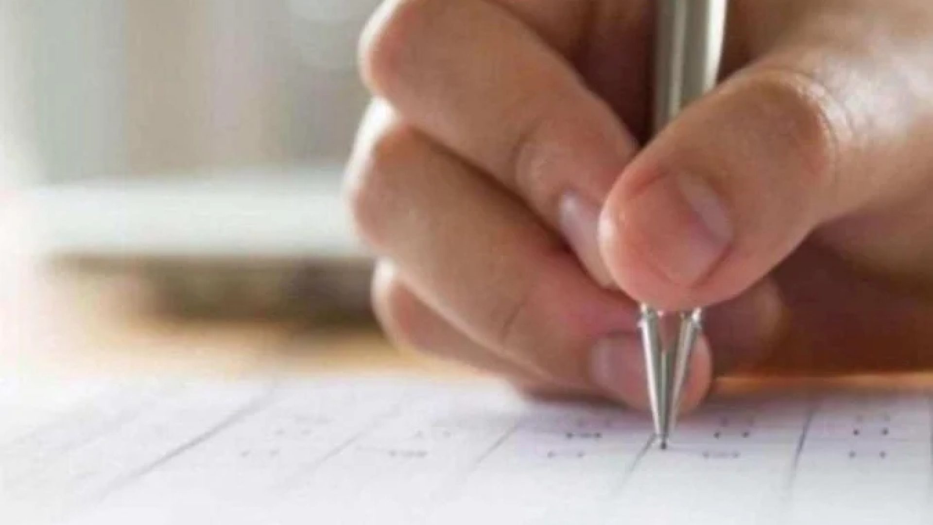 Para cargos de nível superior, a prova ocorrerá das 13h às 16h. Para nível intermediário, o horário será das 13h às 15h, sempre seguindo o horário de Brasília -  (crédito: Reprodução: Freepik)