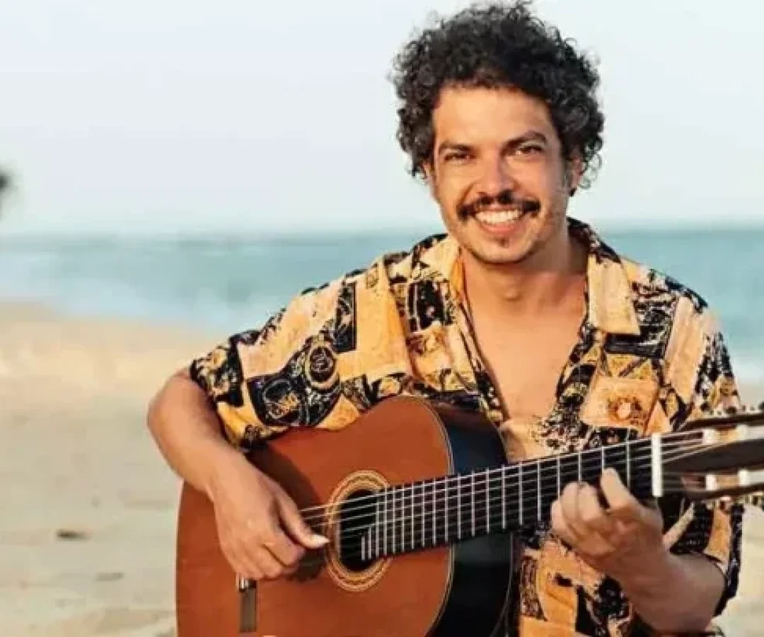 Segundo relato publicado pelo próprio músico nas redes sociais, o instrumento tem valor não apenas financeiro, mas principalmente afetivo -  (crédito: Mayka Bretas/Divulgação)