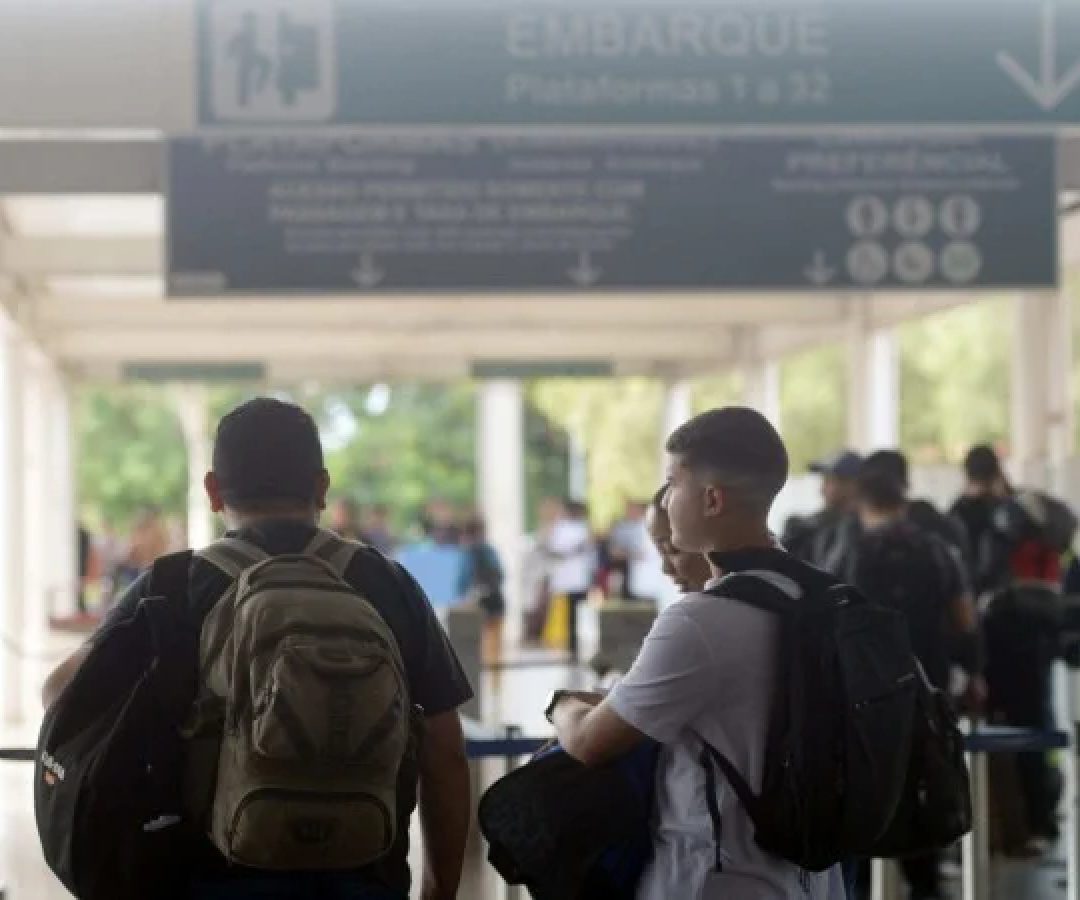 Brasileiros pegam estrada em busca de descanso ou festa -  (crédito:  Ed Alves CB/DA Press)