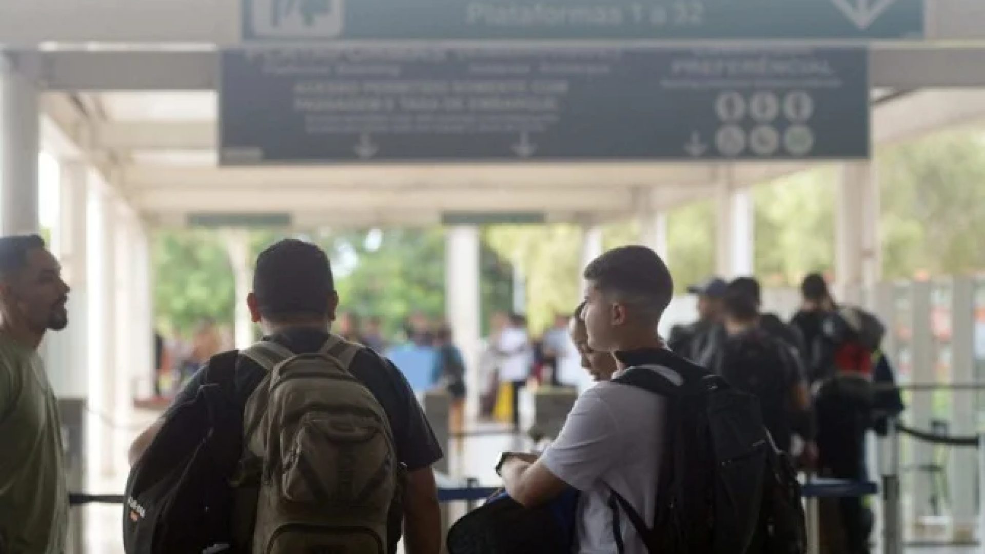 Brasileiros pegam estrada em busca de descanso ou festa -  (crédito:  Ed Alves CB/DA Press)