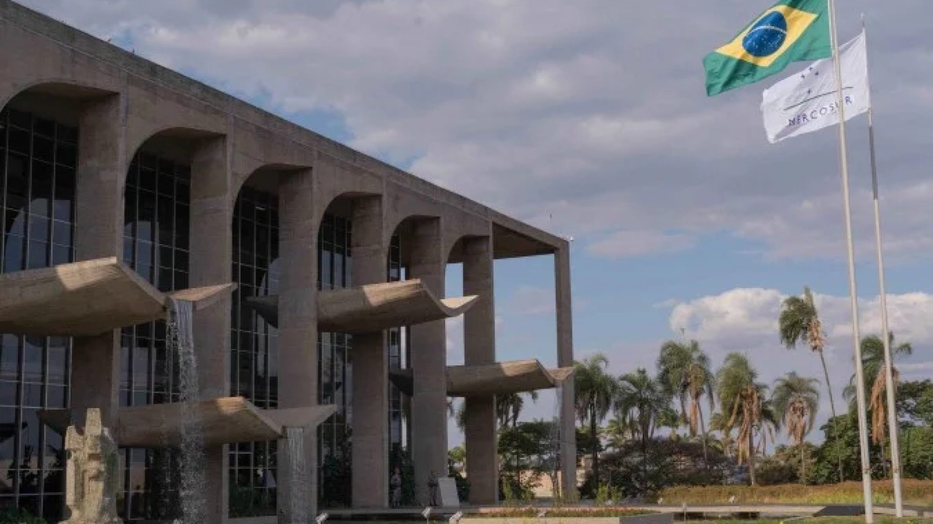Eixo Capital. Ministério da Justiça e Segurança Pública (MJSP) institui oficialmente, por meio de uma portaria publicada ontem, a cerimônia de hasteamento e arriamento da Bandeira Nacional no âmbito da pasta -  (crédito:  Ricardo Medeiros/MJSP)