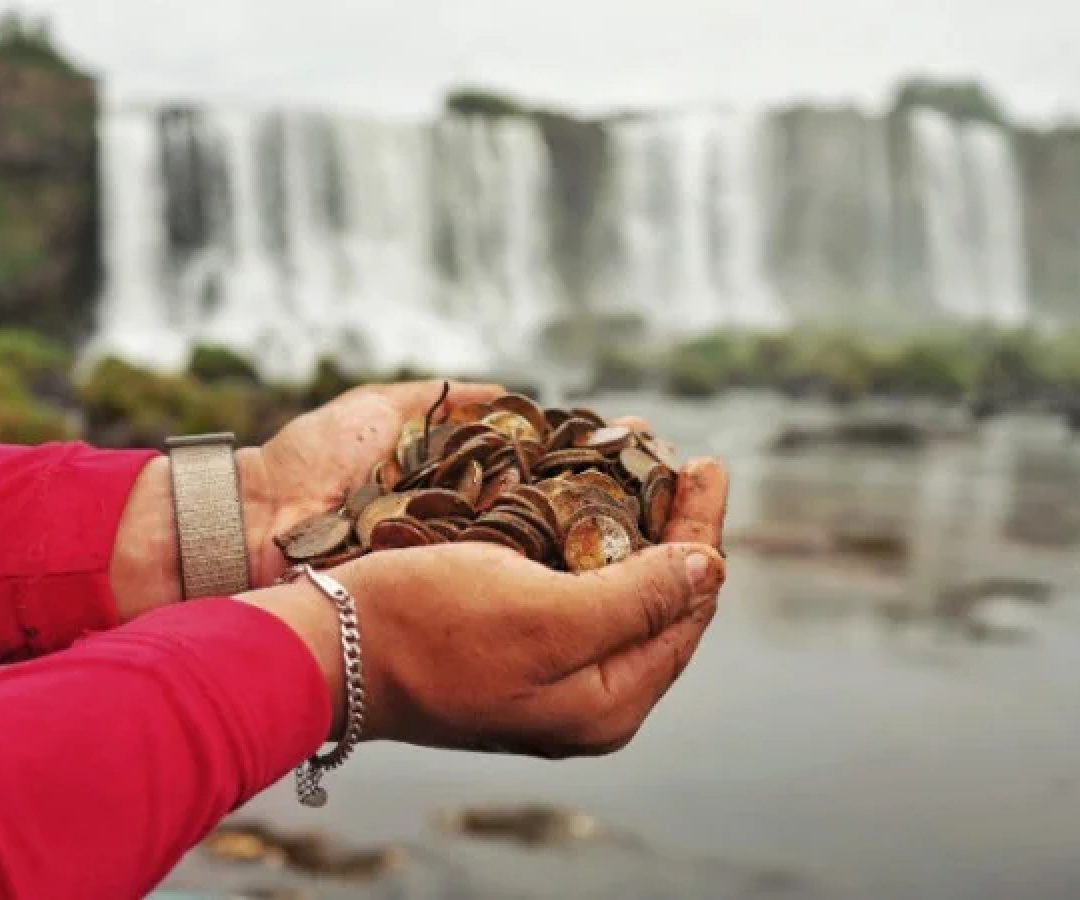 .Ação retira 383kg de moedas das Cataratas do Iguaçu -  (crédito: Urbia Cataratas/Eagle Eye Company)