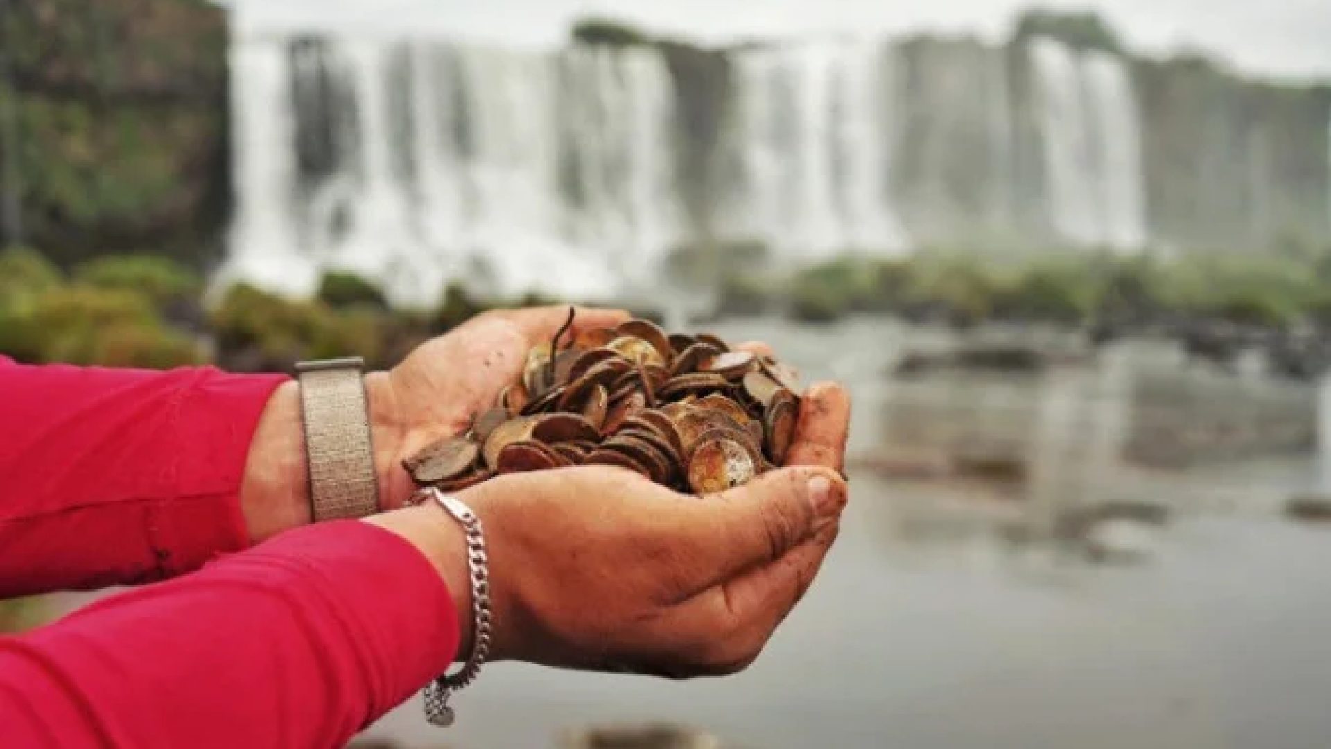 .Ação retira 383kg de moedas das Cataratas do Iguaçu -  (crédito: Urbia Cataratas/Eagle Eye Company)