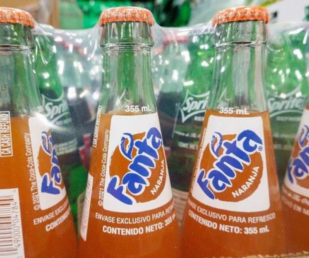 Fanta criada na Alemanha tinha coloração escura, sabor indefinido e era usada até mesmo como ingrediente culinário -  (crédito: Creative Commons/ Wikicommons)