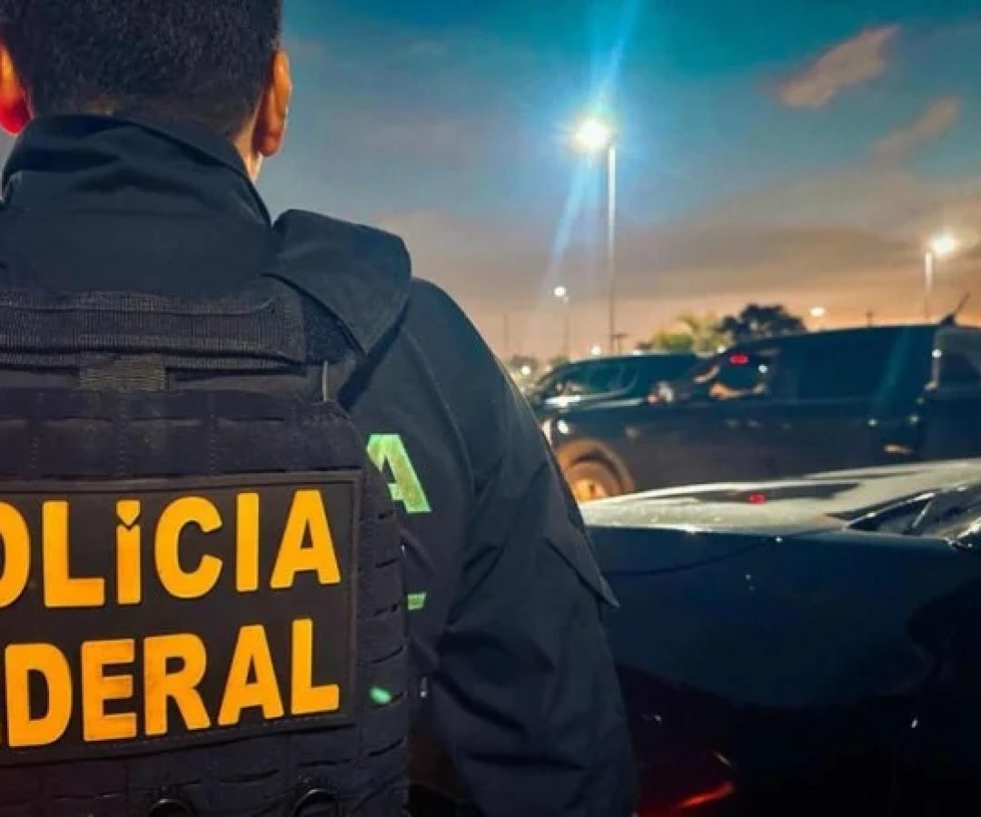 Segundo a PF, policiais federais cumprem seis mandados de busca e apreensão nos municípios de Santo Antônio de Posse e Mogi Mirim -  (crédito: Divulgação/Polícia Federal)