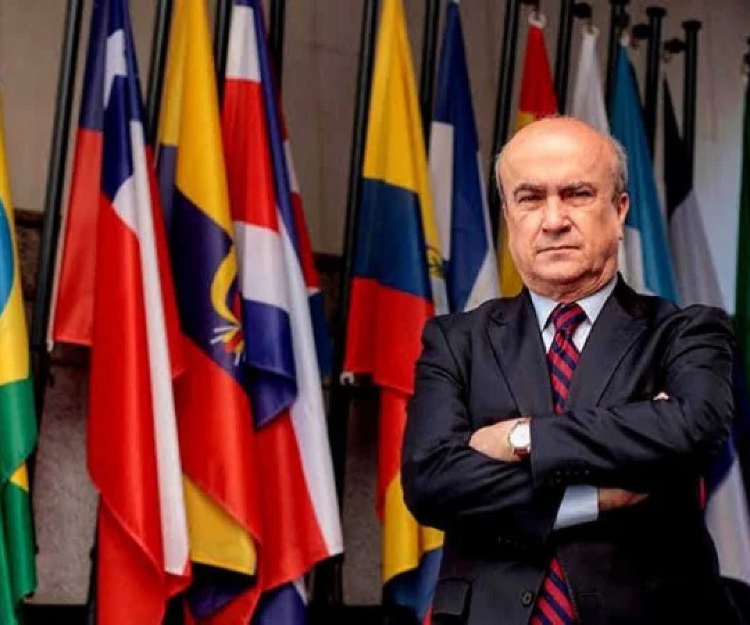 'Quanto mais democrático um país, mais apoia a educação', diz Jabonero