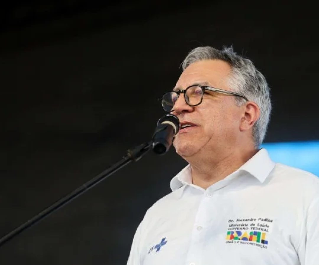 'Vamos reconstruir as 5 unidades de saúde destruídas no Paraná', diz Padilha