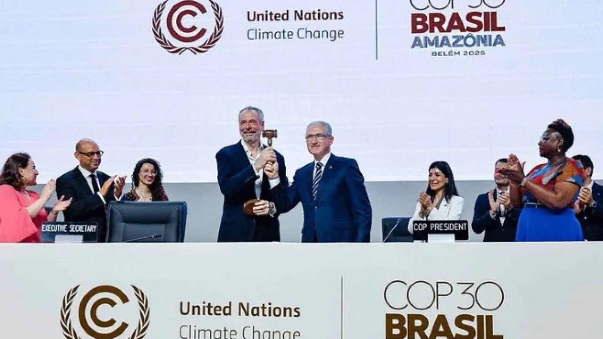 Presidente da COP30 alerta para urgência climática após tragédia no Paraná