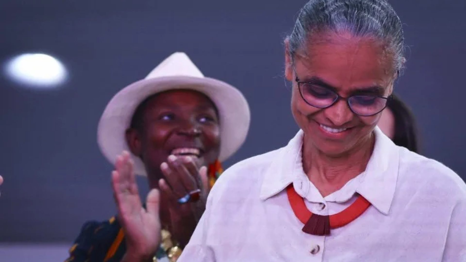 Marina Silva é ovacionada após discurso de encerramento:
