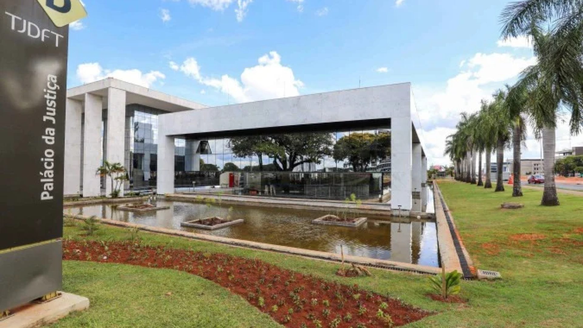 A publicação ocorre após Ação Popular apresentada pela deputada federal Érika Kokay (PT-DF) e pelo suplente de deputado distrital Marivaldo Pereira (PT-DF) junto ao Ministério Público do Distrito Federal e Territórios (MPDFT). -  (crédito: Paulo H. Carvalho/Agencia Bras&iacute;lia)