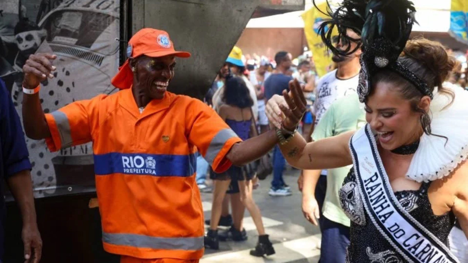 Rainha do Cordão da Bola Preta, Paolla Oliveira levantou a bandeira do respeito às mulheres no carnaval... -  (crédito: Fotos: Tomaz Silva/Agência Brasil)