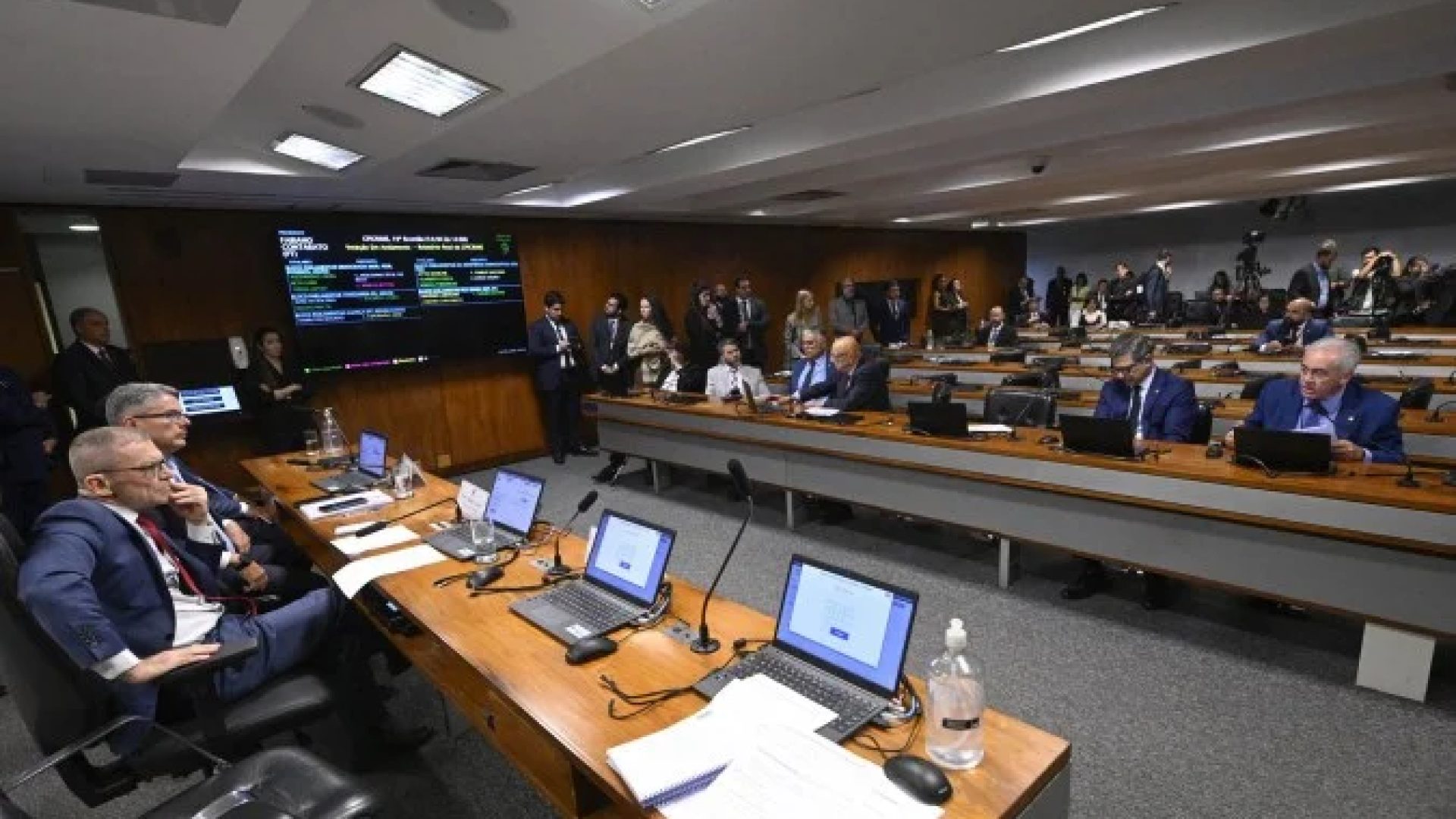 Reunião da CPI do Crime Organizado para leitura e deliberação do relatório final, que foi rejeitado -  (crédito: Carlos Moura/Agência Senado)