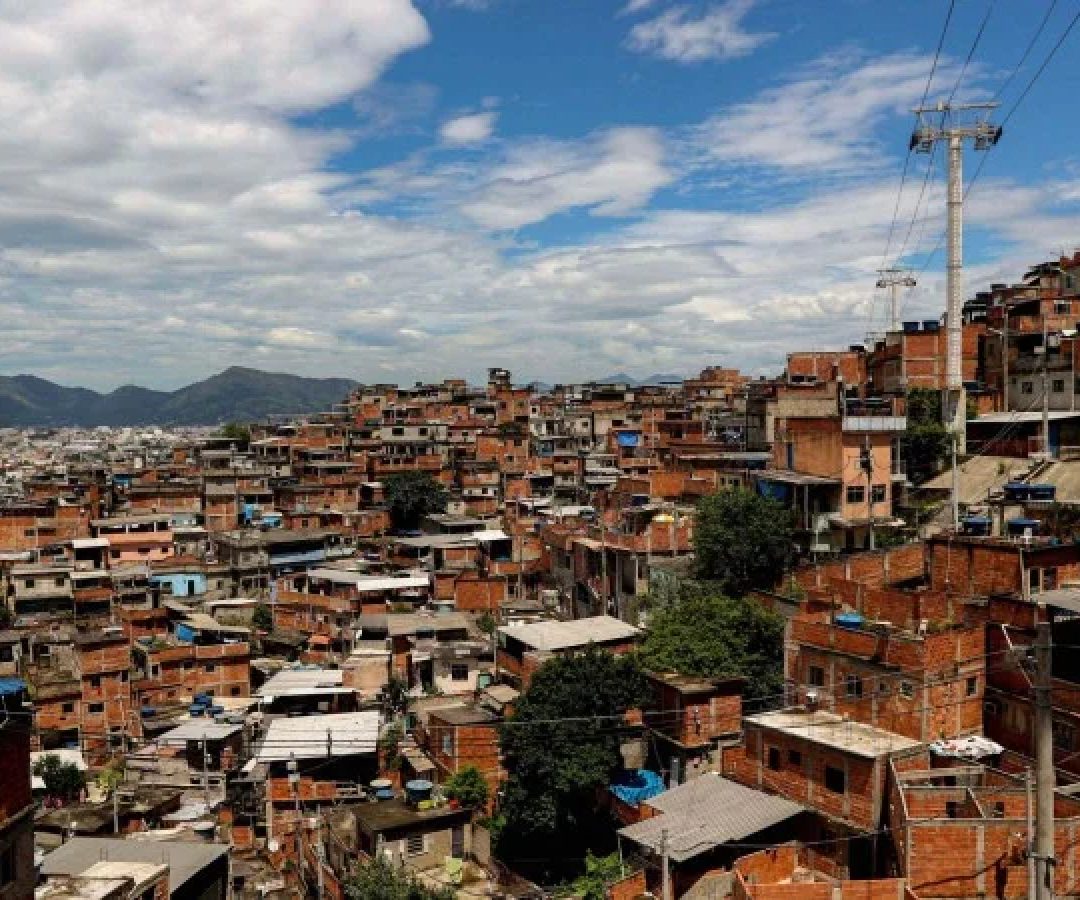 Pavimentação: 21,7% dos moradores de favelas residem em trechos sem asfalto, o equivalente a 3,5 milhões de pessoas -  (crédito: Tânia Rêgo/Agência Brasil)